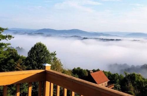 Winston - Salem Cabin | Alwar House: A mountain Paradise 200 RAVEN Road Piney Creek NC.