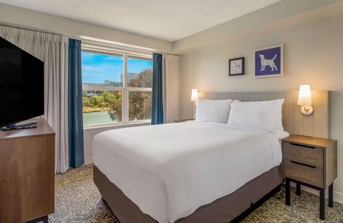Oyster Point Hotel | Always a Great Idea To Unwind! Free Breakfast, Short Drive to Union Square