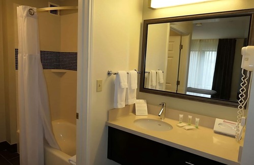Vancouver Hotel | Always a Great Idea To Unwind! Near Portland International Airport, Outdoor Pool