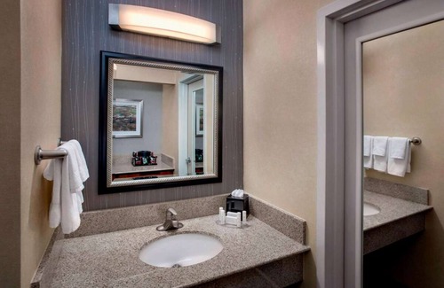 Foxboro Hotel | Always a Great Idea To Unwind! 3 Relaxing Units, Near Gillette Stadium