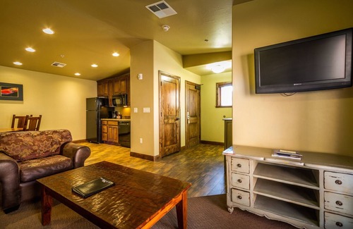Zion National Park South Entrance Hotel | Always a Great Idea To Unwind! Near Zion Nature Center with Outdoor Pool