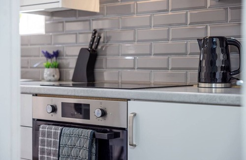 Cradley Apartment | Always Booked! Large Mood Lit Flat SmartTv Parking