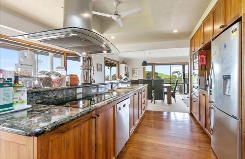 Apollo Bay House | Alyeska farm house