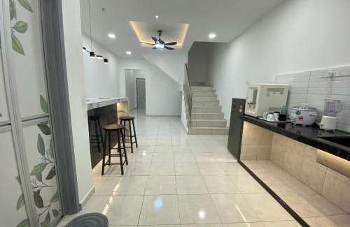 Bukit Bakri House | Alyn Home Muar II Wifi Netflix Coway