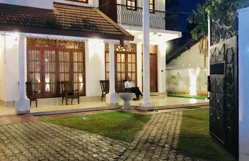 Negombo Villa | AMA VILLA FAMILY ROOM