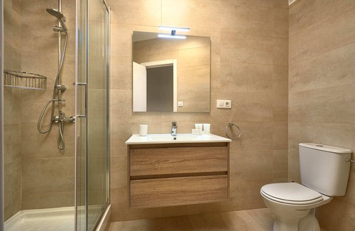 San Roque Apartment | Amador de los Rios Free Parking Gratis