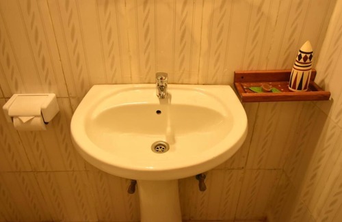 Musanze Bed & Breakfast | Amahoro Guest House - Single Room with Shower