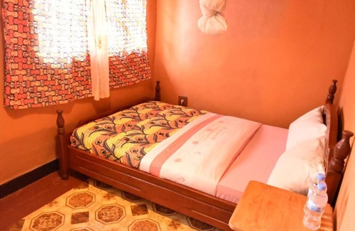 Musanze Bed & Breakfast | Amahoro Guest House - Double Room with Private Shower Room