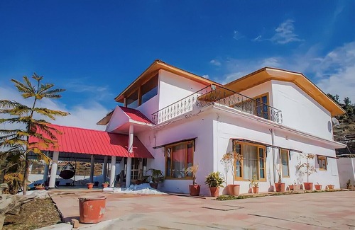 Tehri Range Villa | aMALA Villa - Six Bedroom Luxurious Villa with Himalayan View