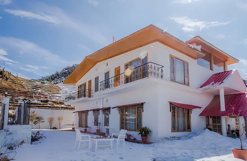 Tehri Range Villa | aMALA Villa - Six Bedroom Luxurious Villa with Himalayan View