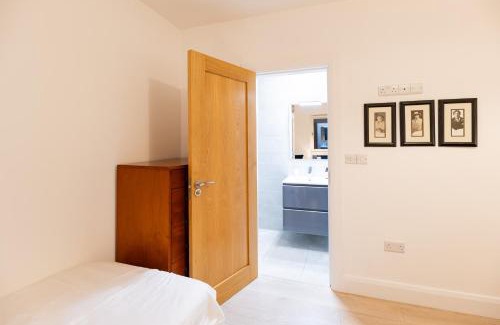 Roscoe Bed & Breakfast | 'Amalfi' Coast Road, Oranmore