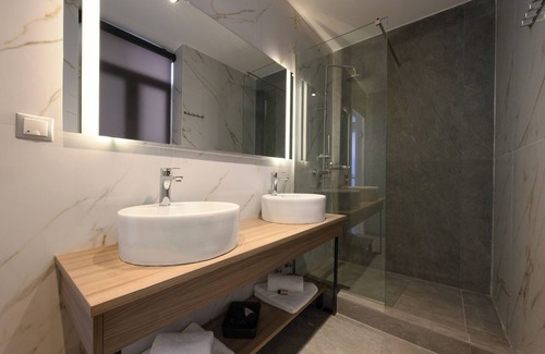 Corfu Town Hotel | Amalphi Corfu City Living by Konnect - Deluxe Suite Lila