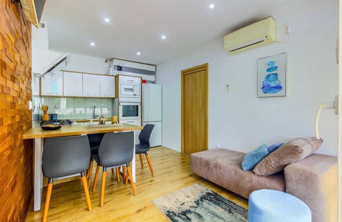 Rasohatica Villa | Amara Cottage - BeachFront gem with a heated pool up to five guests