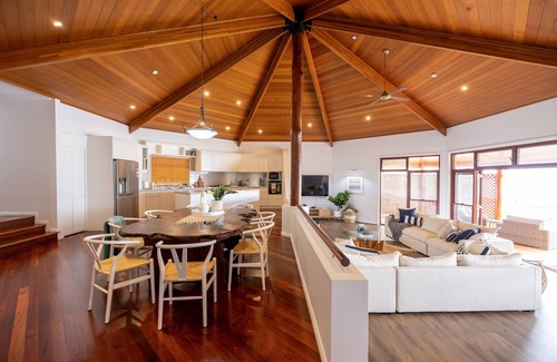 Central Coast House | AMARA - Toukley lake Front, 10 min drive to beach, sleeps 28