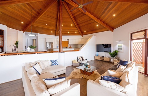 Central Coast House | AMARA - Toukley lake Front, 10 min drive to beach, sleeps 28