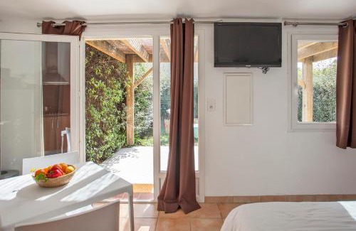 Calvi Villa | Amarylis à Calvi location 2 pers avec clim jardin piscine et barbecue