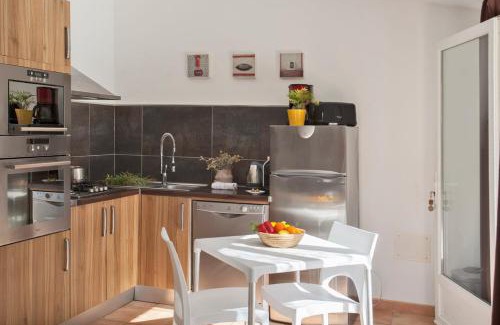 Calvi Villa | Amarylis à Calvi location 2 pers avec clim jardin piscine et barbecue