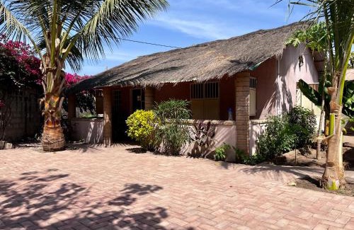 Batokunku Apartment | Amas Bungalow with internett