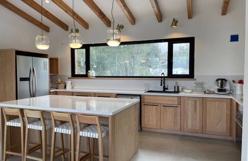 San Carlos de Bariloche House | Amazing house in Arelauquen with lake & mountain views full of light