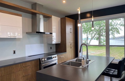Saint-Timothee House | Amazing waterfront