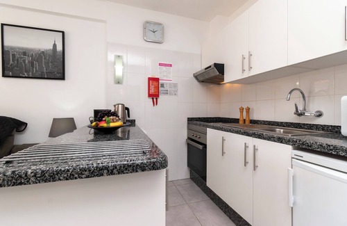 Los Cristianos Apartment | Amazing 1 Bedroom Apartment. Los Cristianos. Communal Heated Pool.