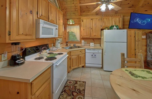 Pittman Center Cabin | Amazing 1 Bedroom Cabin for you perfect romantic getaway