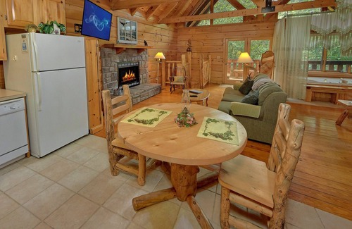 Pittman Center Cabin | Amazing 1 Bedroom Cabin for you perfect romantic getaway