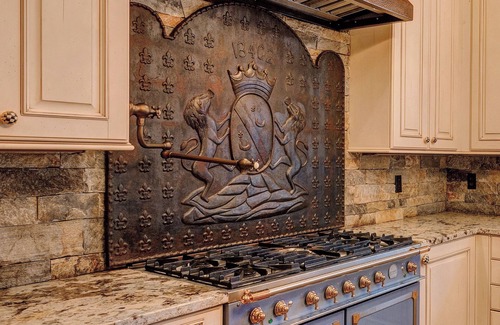 Killingworth House | Amazing 11 Bedroom 15 Bathroom Mansion Close to Beaches