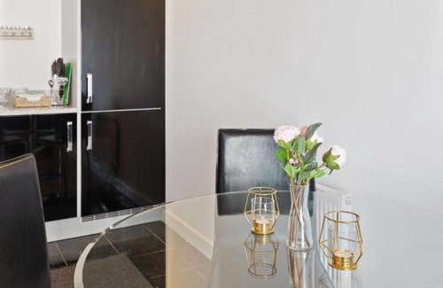Peninsula Apartment | Amazing 2 Bed Apt w/Balcony nr O2 Arena