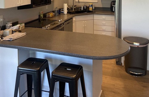Avoca House | Amazing 2-bedroom condo on the lake