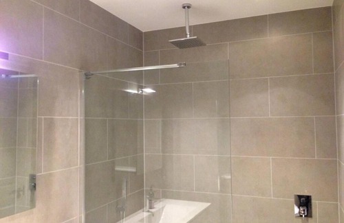 Chelsea Apartment | Amazing 2 bedroom free parking. 6-7guests.