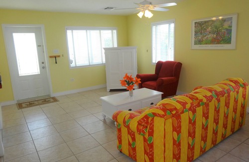 Bodden Town Apartment | Amazing 2 bedroom & 2 bathroom condo with sea view terrace, 1 min walk to beach