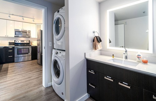 Tukwila Apartment | Amazing 2 Bedroom or 1 bd+office mins from airport