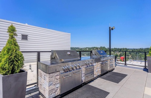 Tukwila Apartment | Amazing 2 Bedroom or 1 bd+office mins from airport