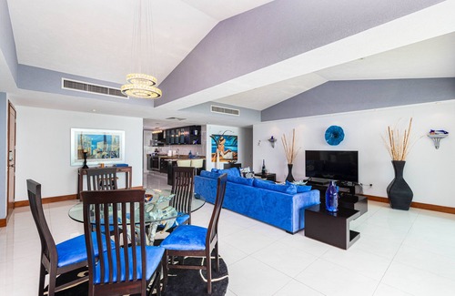 North Hotel Zone Condo | Amazing 2 or 3 Bedroom, Beach Front Condo, in 'Grand Venetian'