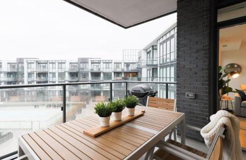 Innisfil House | Amazing 2BR 2BA Resort Condo w Balcony and Parking