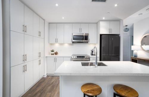 Innisfil House | Amazing 2BR 2BA Resort Condo w Balcony and Parking