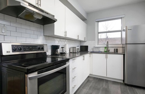 Cote-Des-Neiges—Notre-Dame-De-Grace Apartment | Amazing 2BR on Walkley ZC1