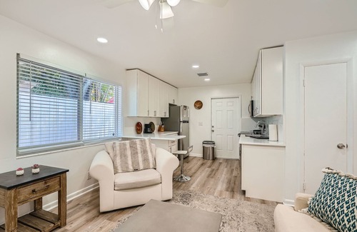 Singer Island Apartment | Amazing 2BR walking distance to Beach