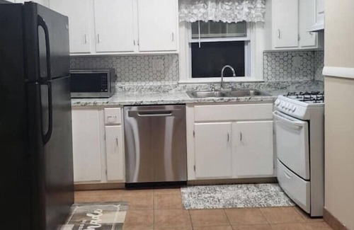 Mount Pleasant Apartment | Amazing 2nd Floor 3-Bedroom with Modern Amenities