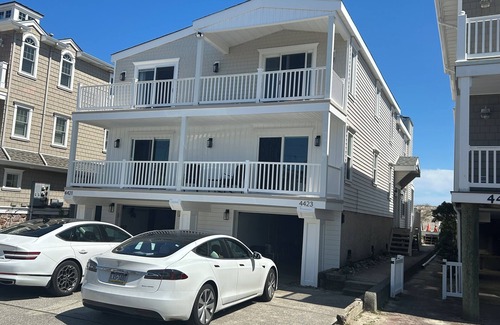 South End House | Amazing 2nd Story Beach Front Home with Panoramic Ocean Views