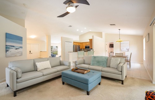 Trafalgar House | Amazing 3 Bed 2 Bath Heated Pool and Spa Home! 5 Min Walk to Golf Course!