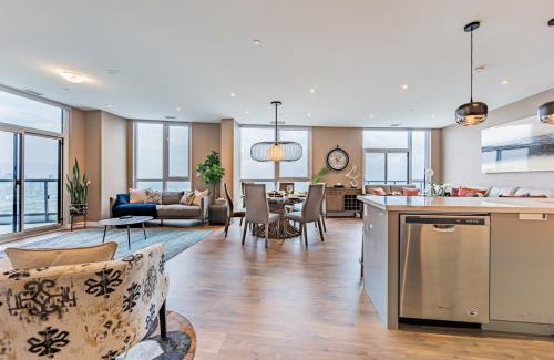 Hurontario Apartment | Amazing 3 Bed 4 Bath Penthouse with Roof Top Terrace close to Airport