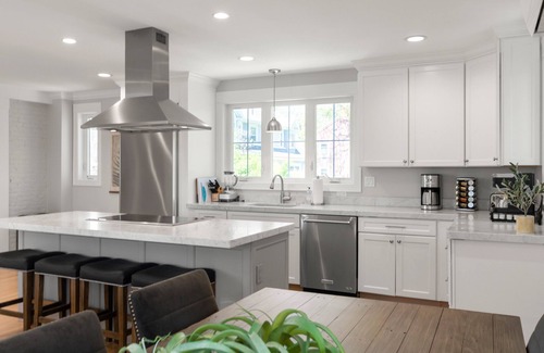 Andover Apartment | Amazing 3 Bedroom Fully Renovated, Private Roof Deck, Andovers Shawsheen Village
