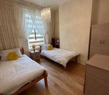 Homerton House | Amazing 3 Bedroom House In Hackney Central