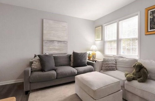 Franconia House | Amazing 3-bedroom townhome with AC in Alexandria. Walk to metro. Park two cars!