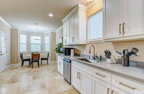 Central Southwest House | Amazing 3-bedroom townhome with AC in Houston