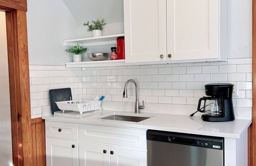 Watertown Condo | Amazing 3-bedrooms condo near Cambridge and Boston College with AC, Parking