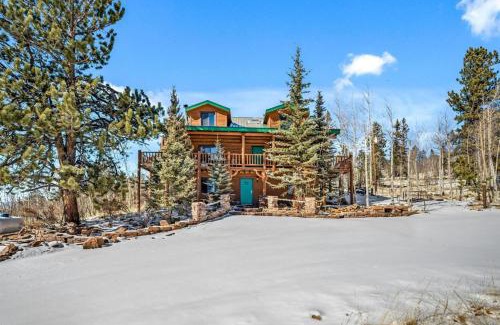 Stagetop House | Amazing 3200Sq ft Upgrade Log Cbn GameRoom HotTub