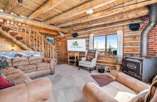 Stagetop House | Amazing 3200Sq ft Upgrade Log Cbn GameRoom HotTub